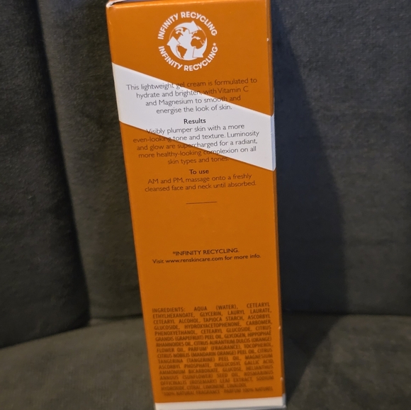 REN Glow Daily Vitamin C Gel Cream - Picture 4 of 4
